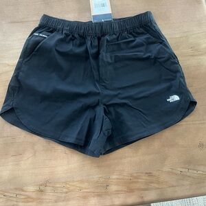 NWT The North Face Women's Class V Pathfinder Pull-On Shorts (Medium/Regular)